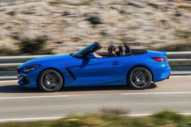 2019-BMW-Z4-sDrive20i-G29-Misano-Blau-M-Sportpaket-UK-06.jpg