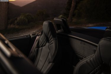 2019-BMW-Z4-sDrive20i-G29-Interieur-Cockpit-RHD-UK-06.jpg