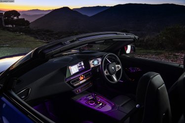 2019-BMW-Z4-sDrive20i-G29-Interieur-Cockpit-RHD-UK-03.jpg