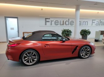 368721