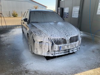 369646