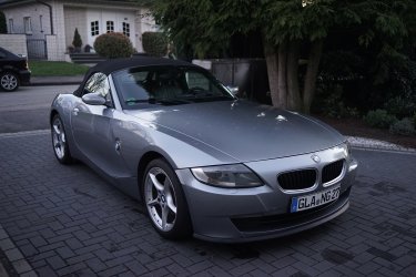 369800