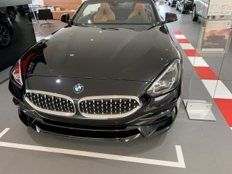 369895