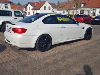 369928