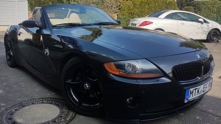 370896