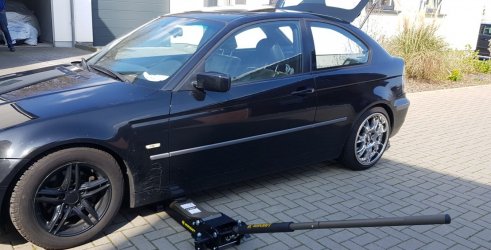 371251