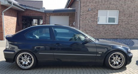371252