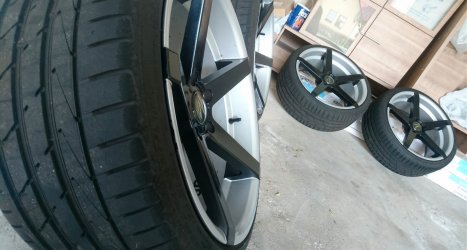 371862