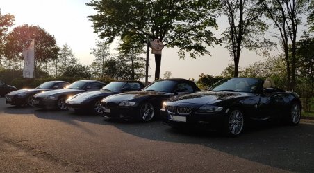 378943