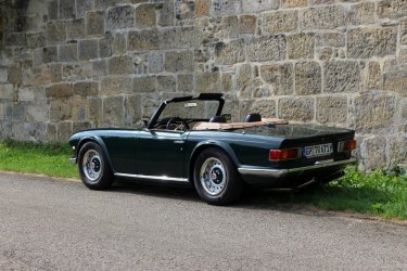 TR6_Seitenansich_hint.schräg_Adelberg_a.jpg