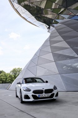 Zetti-BMWwelt.jpg