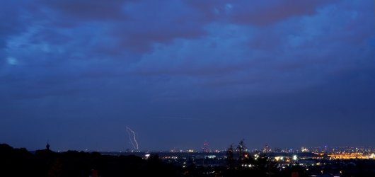 Cologne_at_nigh_Lightning_02_.jpg