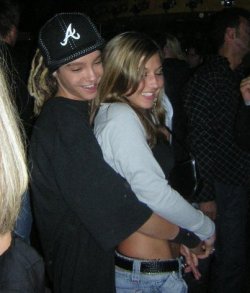 girl-and-tom-tom-kaulitz-14805753-403-472.jpg