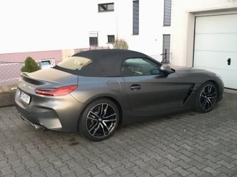 Zuhause Z4 G29 vor der Garage_4285.jpeg