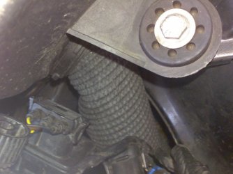 zweiter Luftschlauch Aussenansicht Luftfilterkasten.jpg