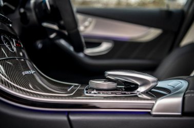 10-mercedes-amg-c63-s-2019-fd-centre-console.jpg