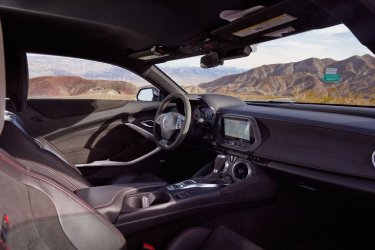 C32019-chevrolet-camaro-zl1-1le-and-2020-ford-mustang-shelby-gt500-106-1579132455.jpg