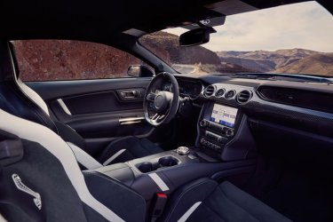 M32019-chevrolet-camaro-zl1-1le-and-2020-ford-mustang-shelby-gt500-121-1579132495.jpg