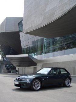 1x Z vor BMW-Welt.jpg