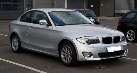 640px-BMW_1er_Coupé_(E82,_Facelift)_–_Frontansicht,_31._März_2012,_Düsseldorf.jpg