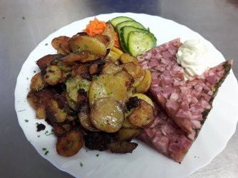 Sülze mit Bratkartoffeln...jpg