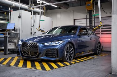 BMW-starts-G22-4-Series-production-at-Dingolfing-13.jpg