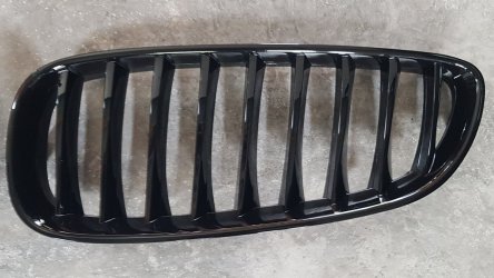 Z4 Niere schwarz rechts.jpg