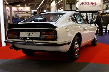 1280px-Rétromobile_2011_-_Nissan_240Z_-_002.jpg