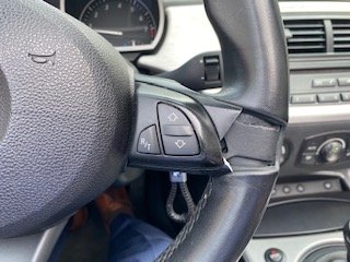 Lenkrad defekte Seite.jpg