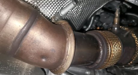 Mittelschalldaempfer-Downpipe-Verbindung.JPG