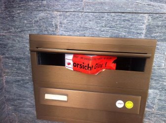 Glaspaket im Briefkasten.jpg