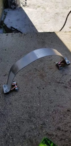 Handle-for-carrying-battery.jpg