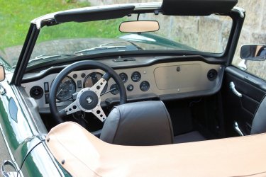 TR6_Armaturenbrett_Adelberg.jpg TR6_Armaturenbrett_Adelberg.jpg