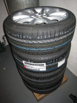 Auto-2008-BMW-Z4-Reifen-003a.jpg