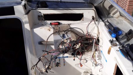 Armaturen_01.jpg Armaturen_01.jpg