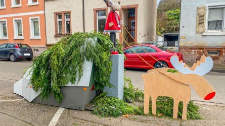 27763002-ein-mobiler-blitzer-in-lahr-wurde-als-rentierschlitten-verkleidet-2n6VPBv6Ylfe.jpg