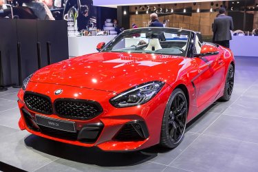 BMW_Z4,_Paris_Motor_Show_2018,_Paris_(1Y7A1387).jpg