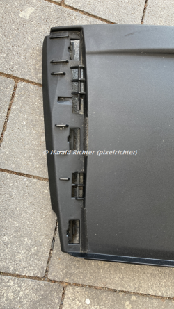 Verdeckkasten links defekt.png Verdeckkasten links defekt.png