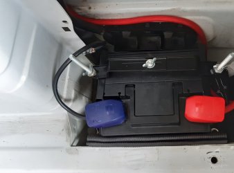 Batt Kofferraum.jpg Batt Kofferraum.jpg