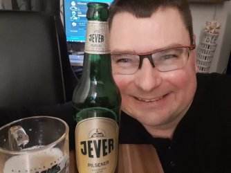 alex schlafanzug bier.jpg