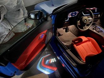 BMW Z4 blau, rot cerium (1).jpg