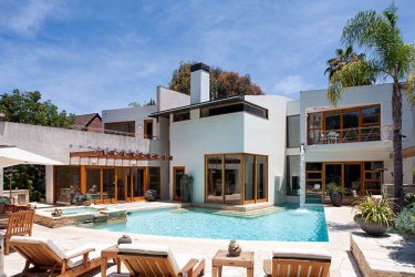 Jays-House-Modern-Family-1.jpg