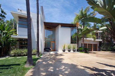 Jays-House-Modern-Family.jpg