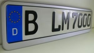 Kennzeichenhalter silber look.jpg