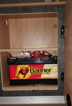 Batteriefach mit AGM.jpg