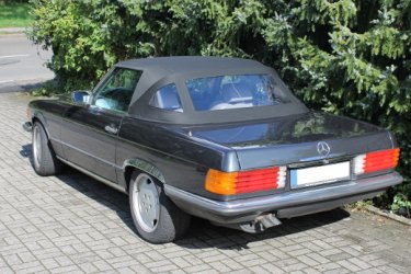 mercedes_r107_verdeck_schwarz_ecke.jpg