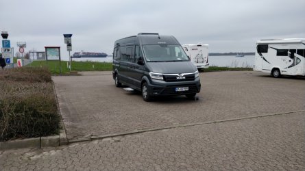 Twielenfleth_STPL_auf_Elbe-Deich.jpg