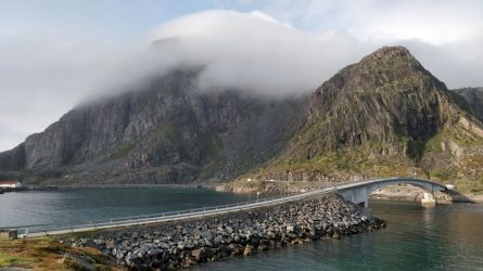 Brücke vor Henningsvær.jpg