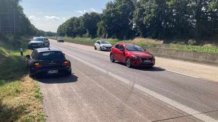 ReifenplatzerAutobahn.jpg