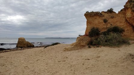 Praia_dos_Tres_Irmaous_02.jpg